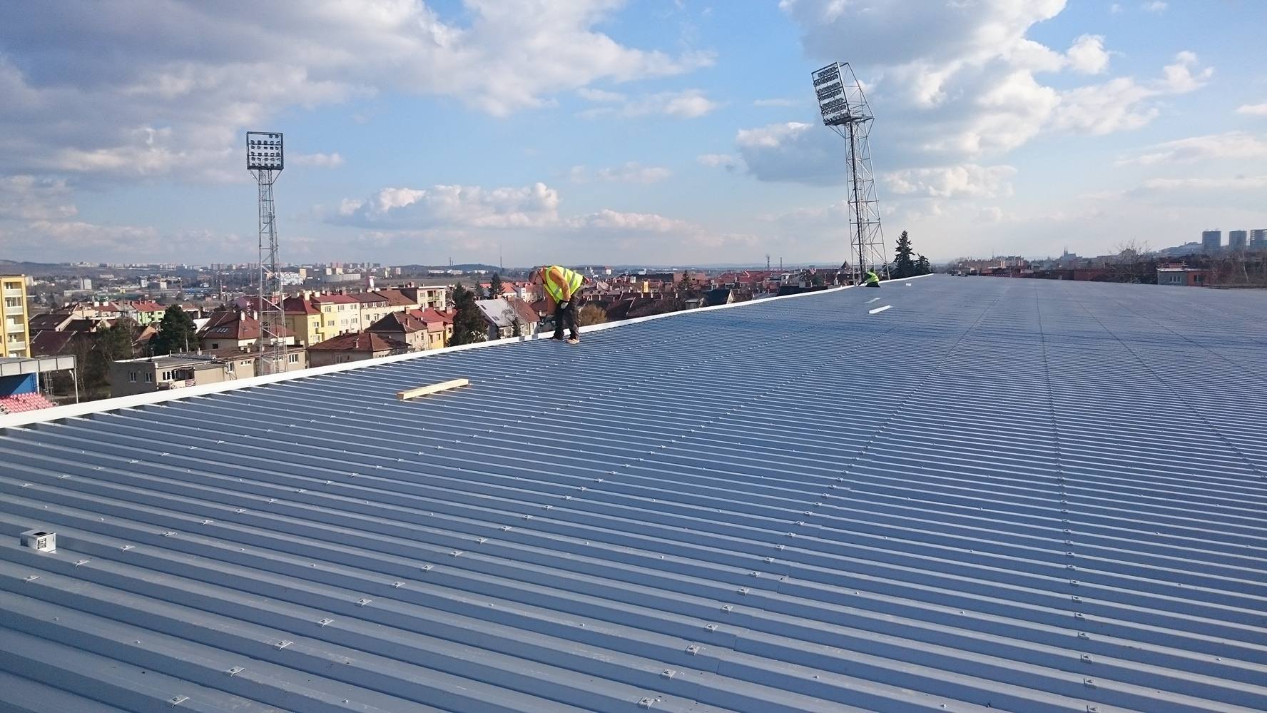 Montáž střešního tr.plechu stadion Srbská